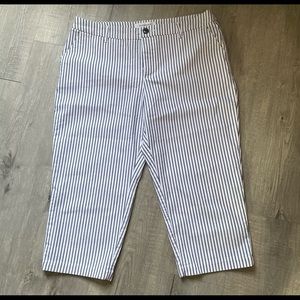 croft & barrow White and Navy Striped Capris